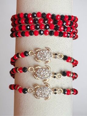Crystal Turtle Charm With Black & Red Beads Stretchy Bracelet
